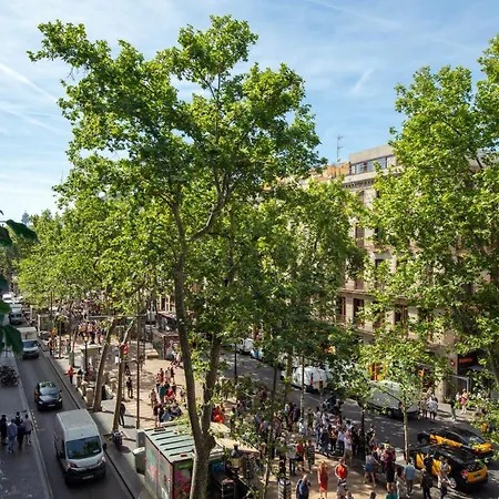 Standbyme Ramblas 招待所 2*