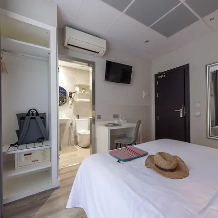 Standbyme Ramblas 招待所 2*