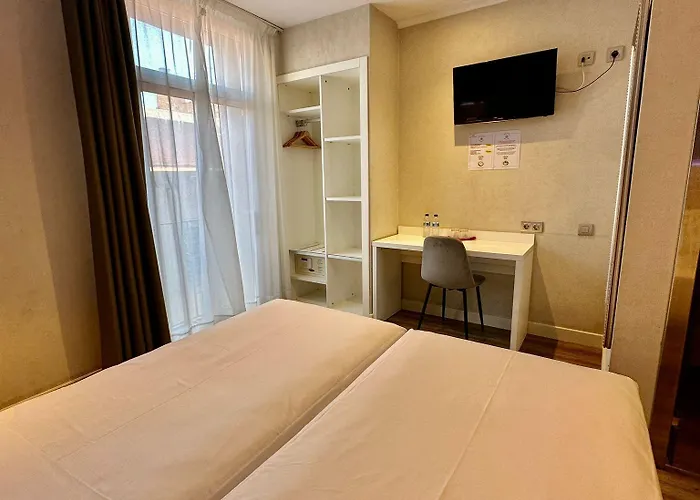 Standbyme Ramblas 招待所 2*